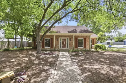 15725 Lakeview Dr, Jersey Village, TX 77040