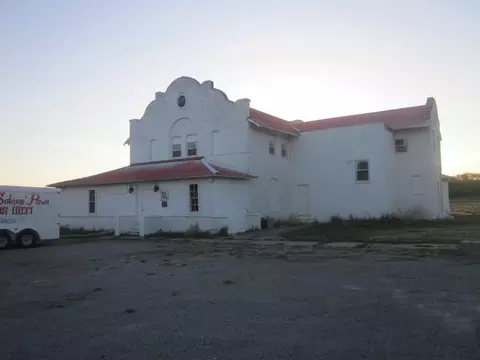 207 10th St NW, Childress, TX 79201