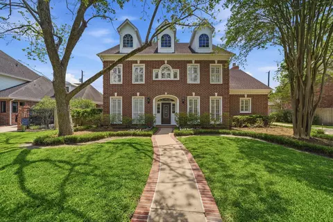 3 Martin Ln, Spring Valley Village, TX 77055