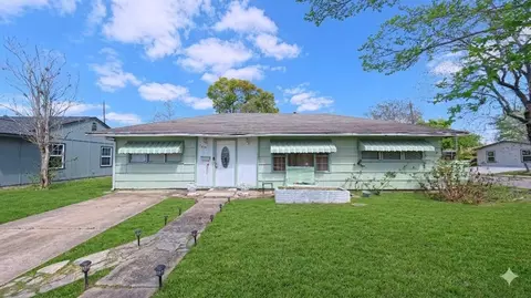5879 Belneath St, Houston, TX 77033