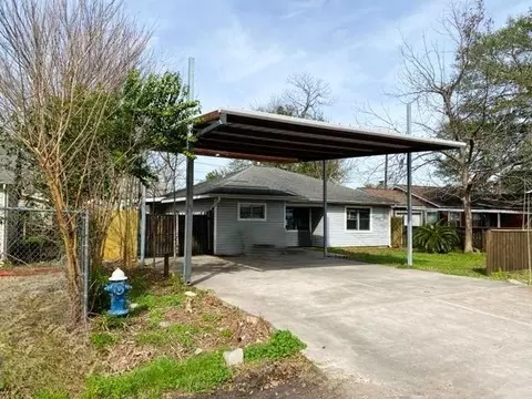 125 W Sunnyside St, Houston, TX 77076