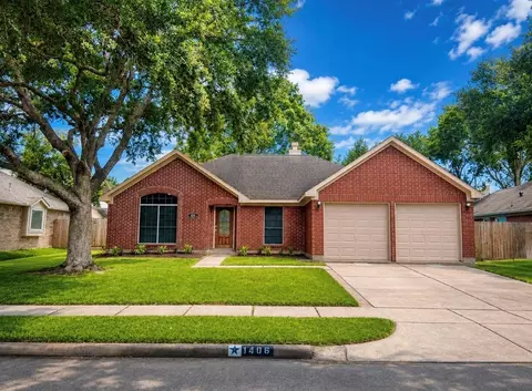 1806 Oak Wood Dr E, Pearland, TX 77581
