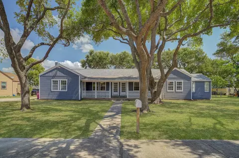 1114 W 5th St, Freeport, TX 77541