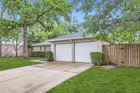 Exterior - 5607 Circlegate Dr, Spring, TX 77373 photo 3 of 6