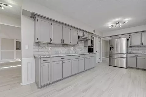 Kitchen - 6503 Trailway Ln, Spring, TX 77379 photo 5 of 6