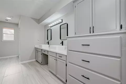 Bath - 6503 Trailway Ln, Spring, TX 77379 photo 2 of 4