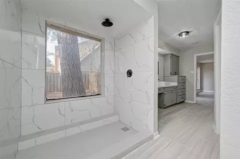 Bath - 6503 Trailway Ln, Spring, TX 77379 photo 4 of 4