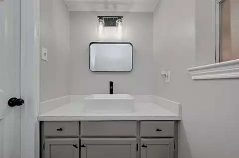 Bath - 6503 Trailway Ln, Spring, TX 77379 photo 1 of 4