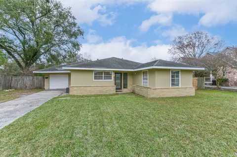 405 N Burnett Dr, Baytown, TX 77520
