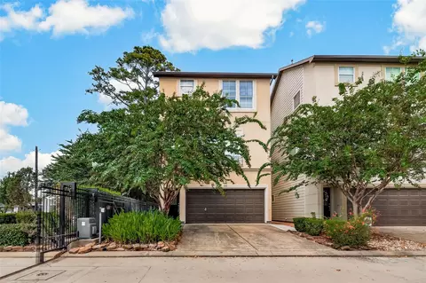 888 Fisher St, Houston, TX 77018