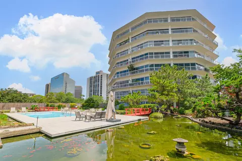5050 Woodway Dr #3M, Houston, TX 77056