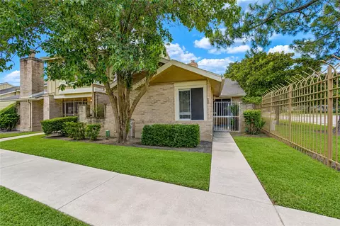 6102 W Airport Blvd #18, Houston, TX 77035