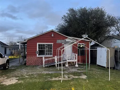 7011 Brownsville St, Houston, TX 77020