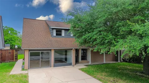 5515 Greylog Dr, Houston, TX 77048