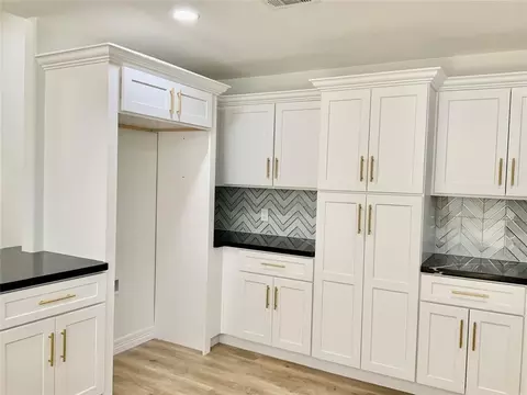 Kitchen - 206 Doncaster St, Conroe, TX 77303 photo 3 of 5