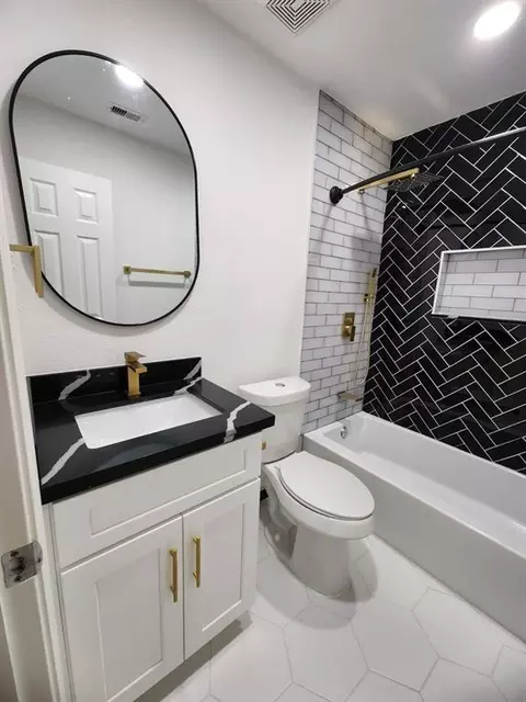 Bath - 206 Doncaster St, Conroe, TX 77303 photo 5 of 8