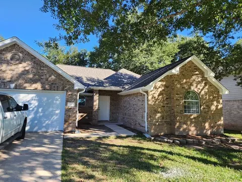 Exterior - 206 Doncaster St, Conroe, TX 77303 photo 4 of 6