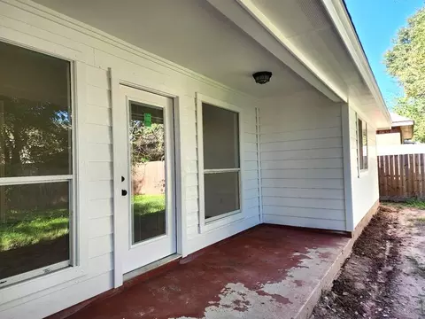 Exterior - 206 Doncaster St, Conroe, TX 77303 photo 3 of 6