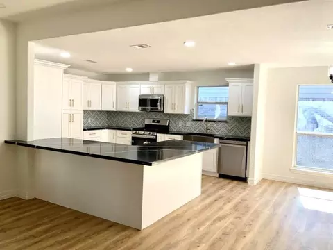 Kitchen - 206 Doncaster St, Conroe, TX 77303 photo 5 of 5