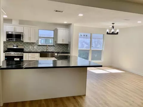 Kitchen - 206 Doncaster St, Conroe, TX 77303 photo 2 of 5