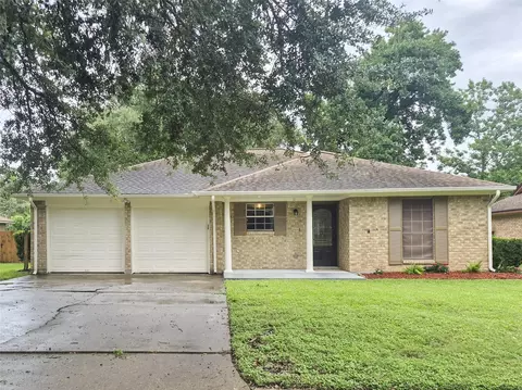 54 Aloe Vera Ct, Lake Jackson, TX 77566