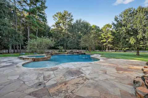 420 Whispering Mdw, Magnolia, TX 77355