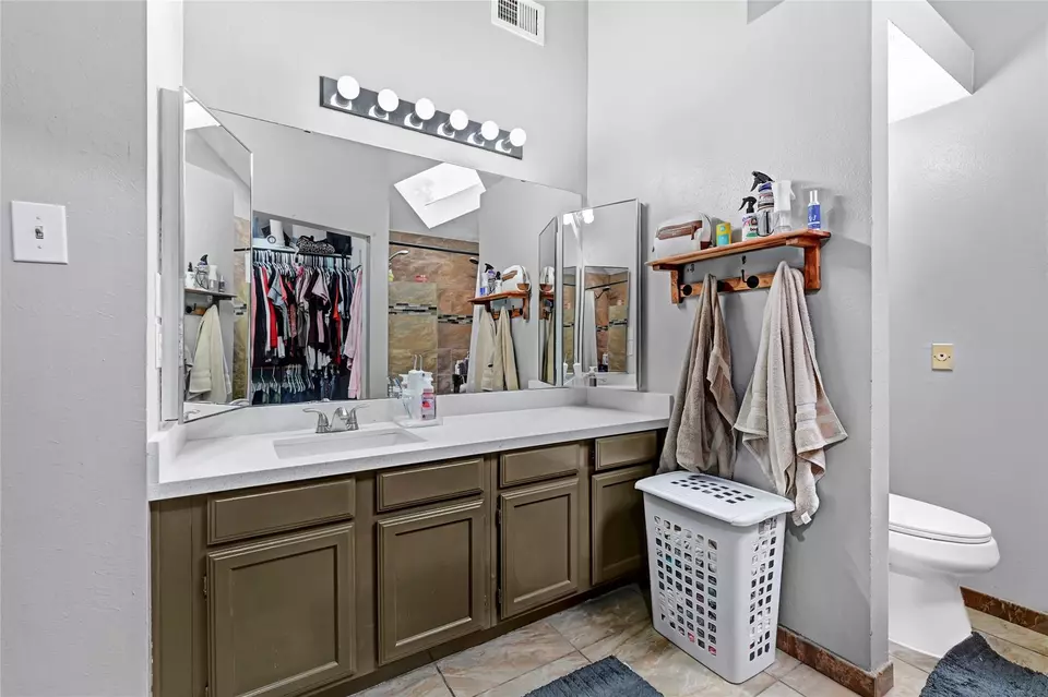Bath - 18119 Westlock Ct, Tomball, TX 77377 photo 1 of 2