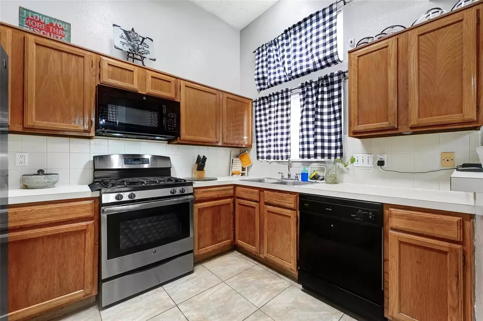 Kitchen - 18119 Westlock Ct, Tomball, TX 77377 photo 1 of 1