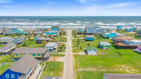 231 Coral Ct, Surfside Beach, TX 77541