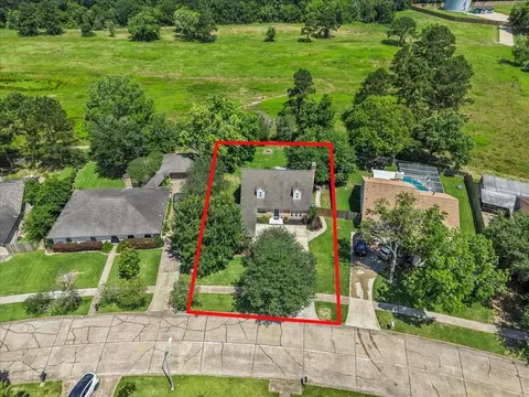 209 Palm Aire Dr, Friendswood, TX 77546