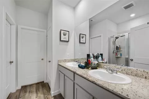 Bath - 17343 King Eider Rd, Waller, TX 77484 photo 1 of 3