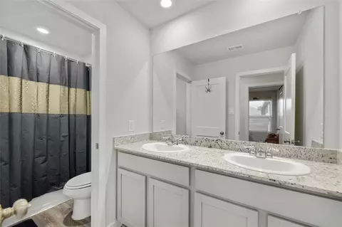 Bath - 17343 King Eider Rd, Waller, TX 77484 photo 3 of 3