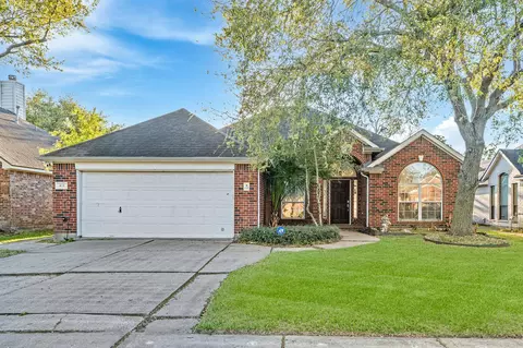 411 Green Cedar Dr, League City, TX 77573