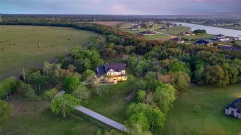 4902 Brazos Lakes Dr, Richmond, TX 77469