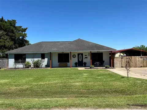 216 Hickory St, Sweeny, TX 77480 photo 1