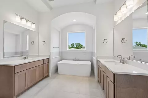 Bath - 15927 Iris Meadow Dr, Conroe, TX 77302 photo 10 of 11