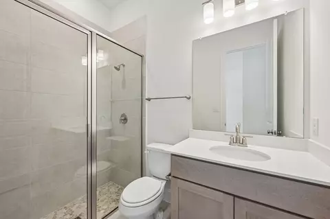 Bath - 15927 Iris Meadow Dr, Conroe, TX 77302 photo 8 of 11