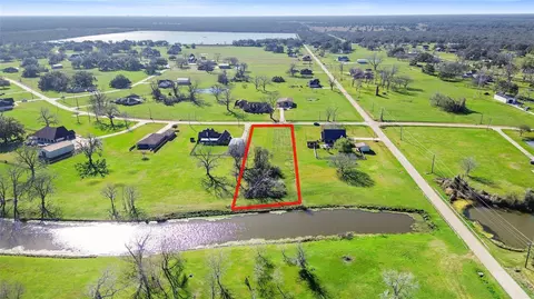 819 Mill Rd, Angleton, TX 77515
