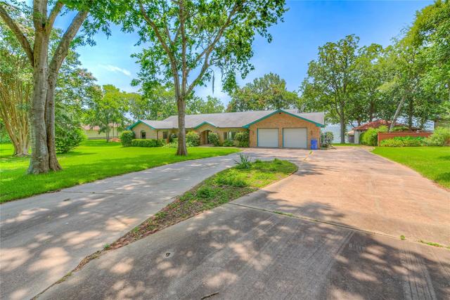 188 Old Post Rd S, Livingston, TX 77351