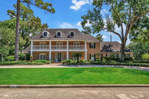 16014 Champion Dr, Spring, TX 77379