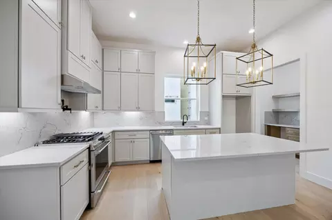 947 Blackshire Ln, Houston, TX 77055