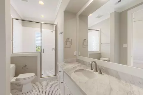 Bath - 6806 E Warwick Lake Ln, Spring, TX 77389 photo 8 of 9