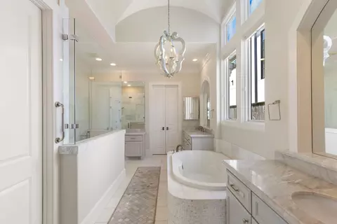 Bath - 6806 E Warwick Lake Ln, Spring, TX 77389 photo 1 of 9