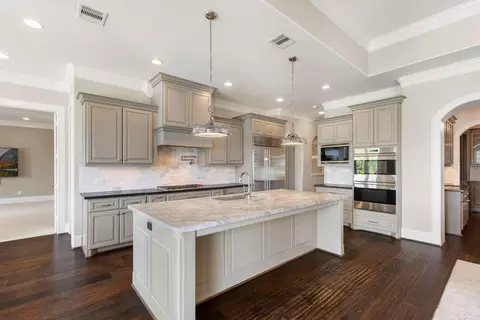 Kitchen - 6806 E Warwick Lake Ln, Spring, TX 77389 photo 3 of 5
