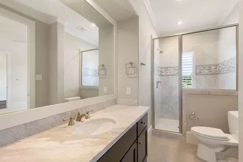 Bath - 6806 E Warwick Lake Ln, Spring, TX 77389 photo 7 of 9