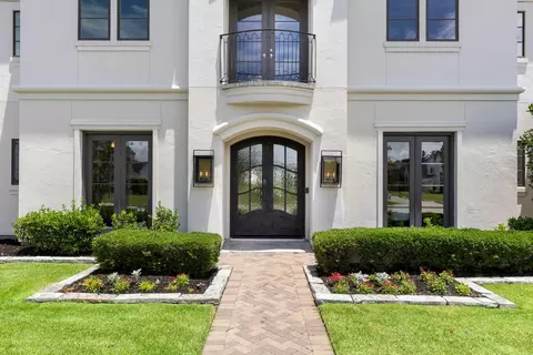 Exterior - 6806 E Warwick Lake Ln, Spring, TX 77389 photo 2 of 5
