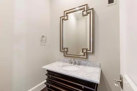 Bath - 6806 E Warwick Lake Ln, Spring, TX 77389 photo 6 of 9