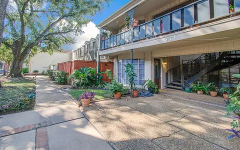 2575 Marilee Ln #1, Houston, TX 77057