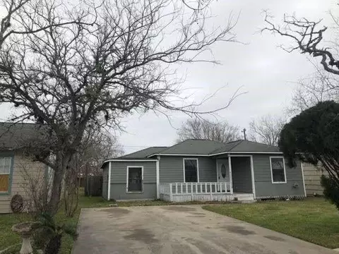 1022 W 8th St, Freeport, TX 77541