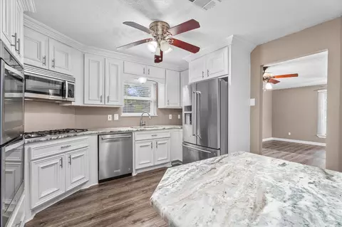 Kitchen - 635 Ringwood St, Spring, TX 77373 photo 6 of 6